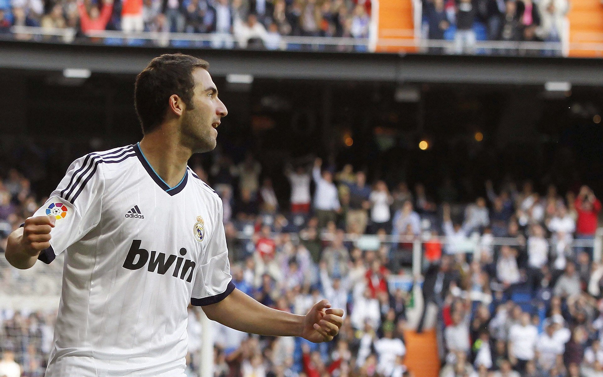 开云官方网站-哥伦比亚队前锋洛佩斯在巴黎奥运会上表现出色,哥伦比亚球队队员